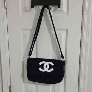 Chic Black and White Cloth Shoulder Makeup Bag